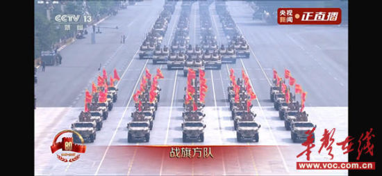 齐泽宇在战旗方队第一排右二副驾驶