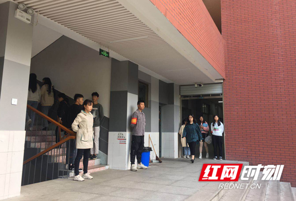 文明督查员_conew1.jpg 文明督查员_conew1.jpg